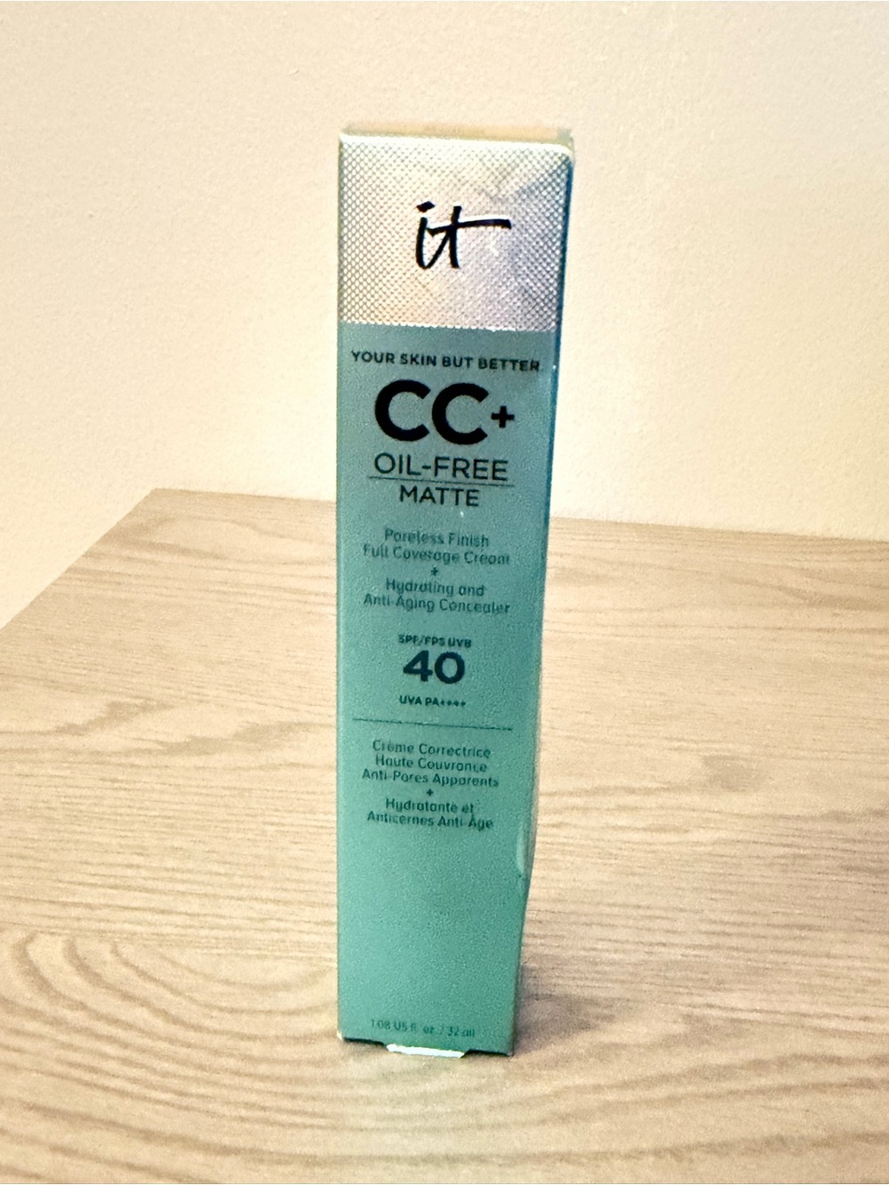 it cosmetics CC+ Oil-Free Matte Cream in Mint Teal Packaging